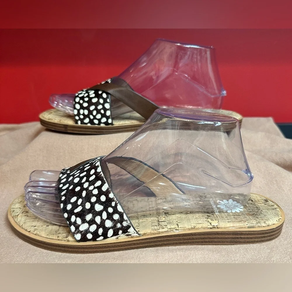 Yellow Box Flat Slip On T Strap Leather Sandals Cheetah Print Women’s Size 9 - Picture 2 of 14